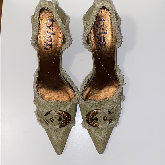 Richard Tyler Canvas Pumps Unique and Edgy - Picture 2 of 5